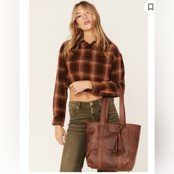 Cleo + Wolf Women's Leather Tote - Picture 10 of 10